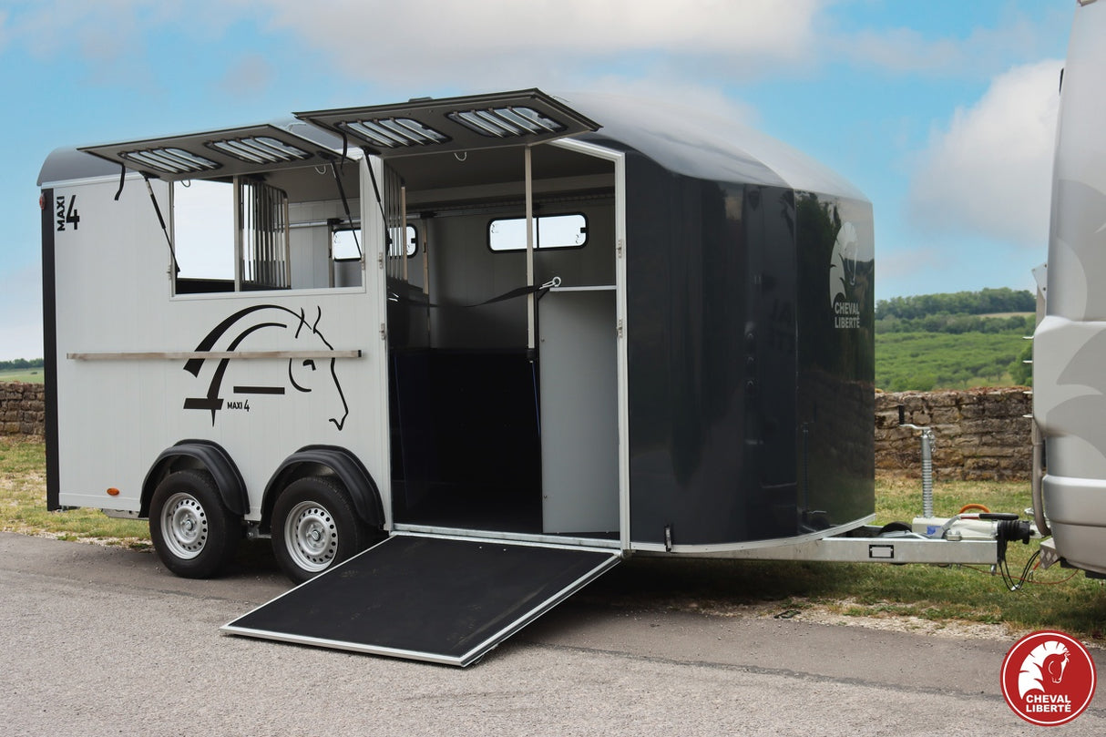 Cheval Liberte MAXI 4 Diagonal Loading Large Horse Trailer Herringbone With Built-in Tack Room