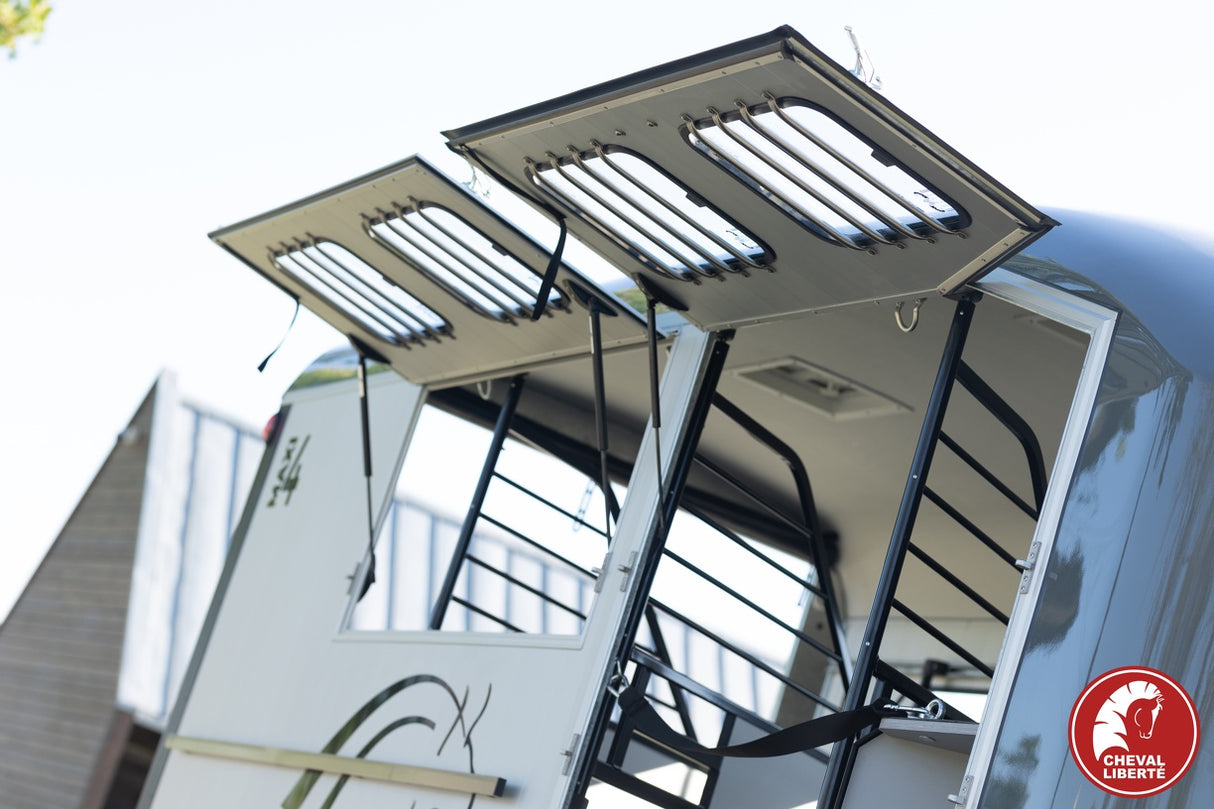 Cheval Liberte MAXI 4 Diagonal Loading Large Horse Trailer Herringbone With Built-in Tack Room