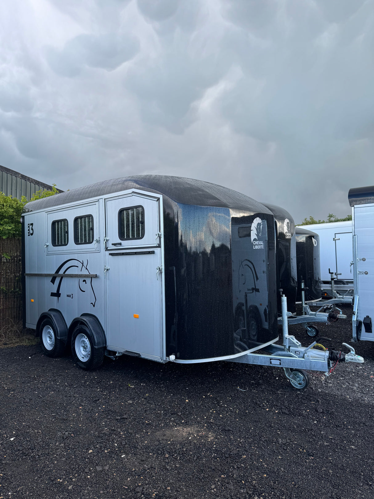 Cheval Liberte MAXI 3 Diagonal Loading Large Horse Trailer Herringbone With Built-in Tack Room