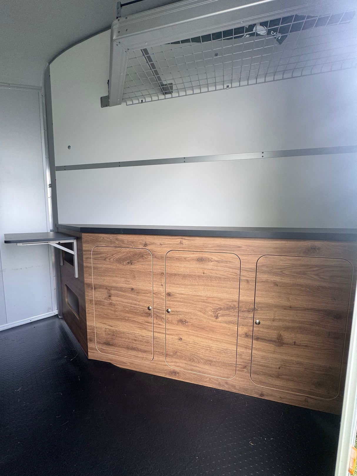 Cheval Liberte MAXI Living Signature Diagonal Loading Large Horse Trailer Herringbone