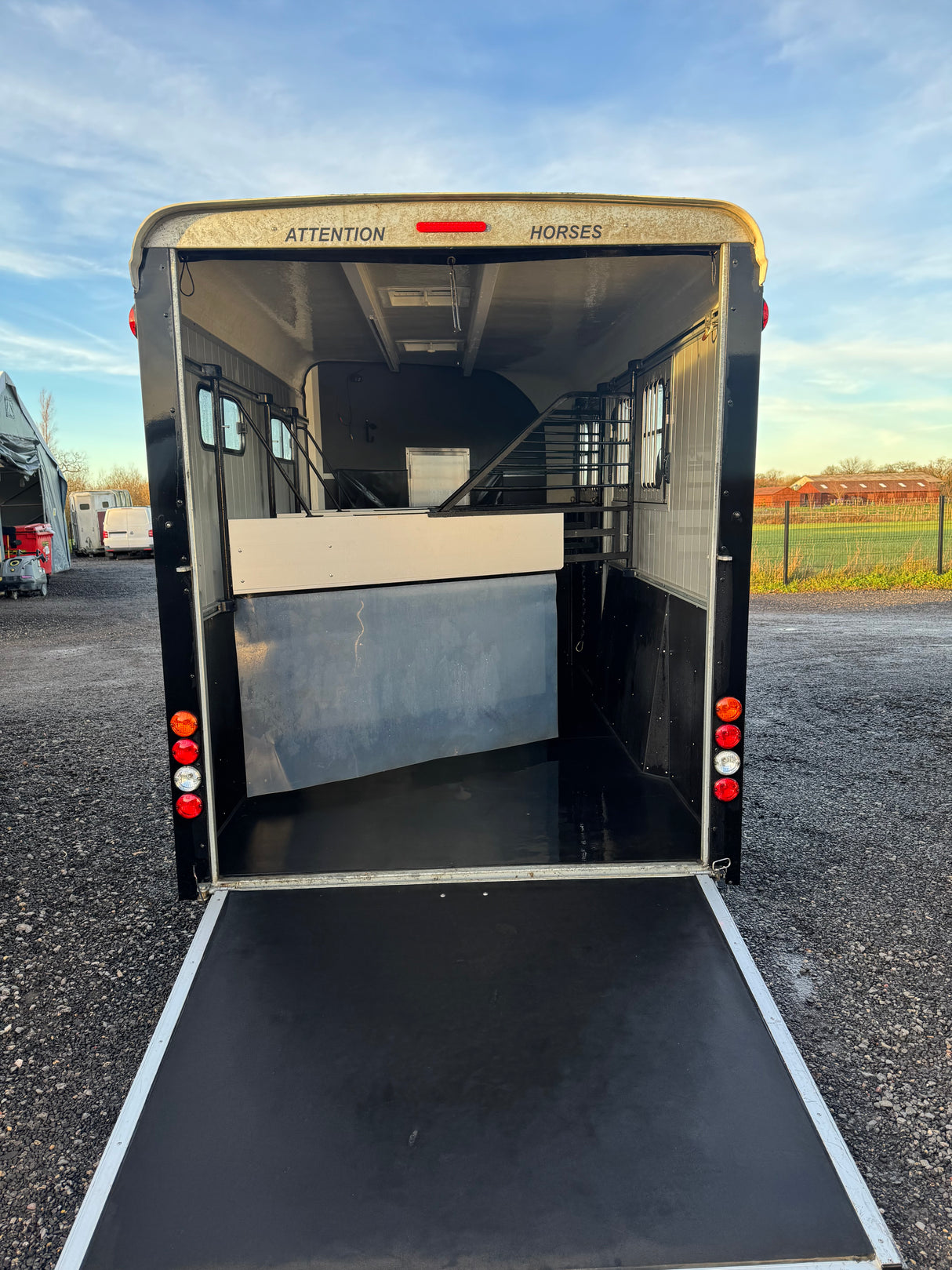 SOLD Cheval Liberte Maxi 4 Optimax Diagonal Loading Large Horse Trailer Herringbone With Tack Room