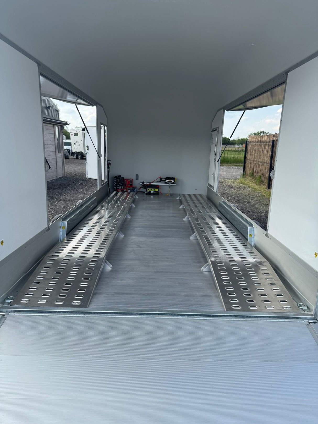 Debon Roadster C1000 Box Van Enclosed Vehicle Car Transporter Trailer 5.0m x 2.0m 3500Kg