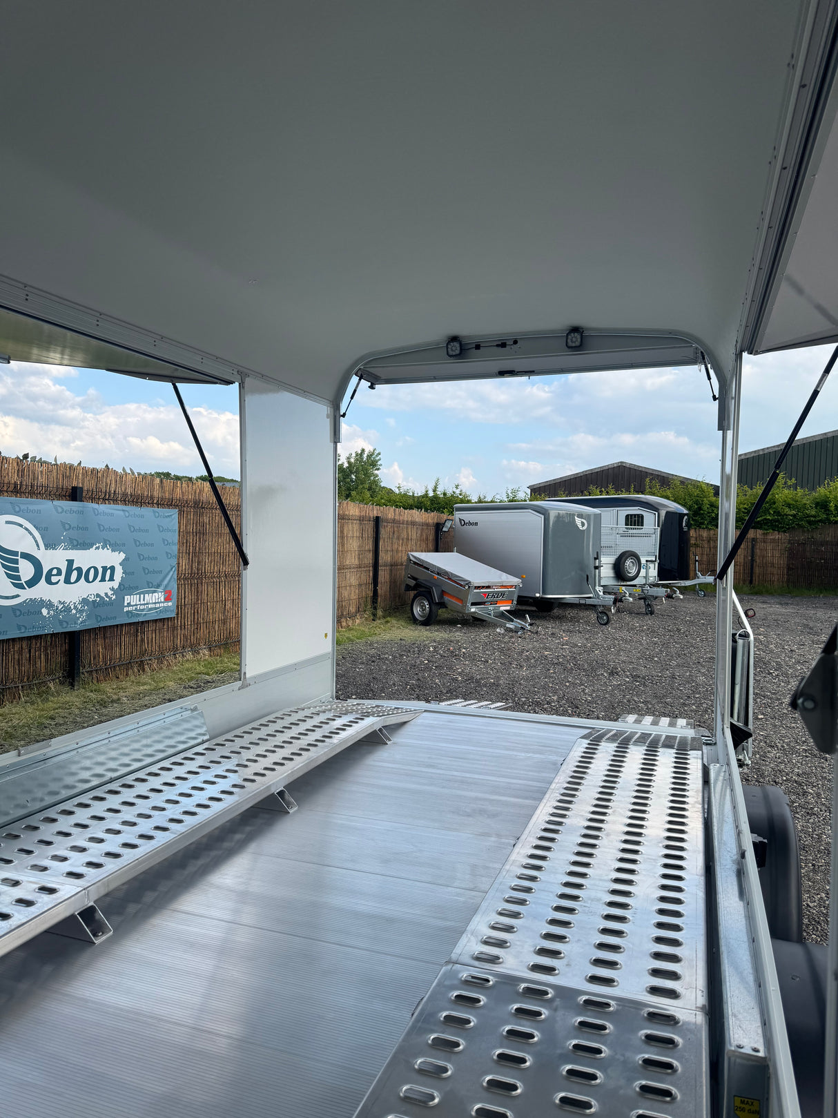 Debon Roadster C1000 Box Van Enclosed Vehicle Car Transporter Trailer 5.0m x 2.0m 3500Kg