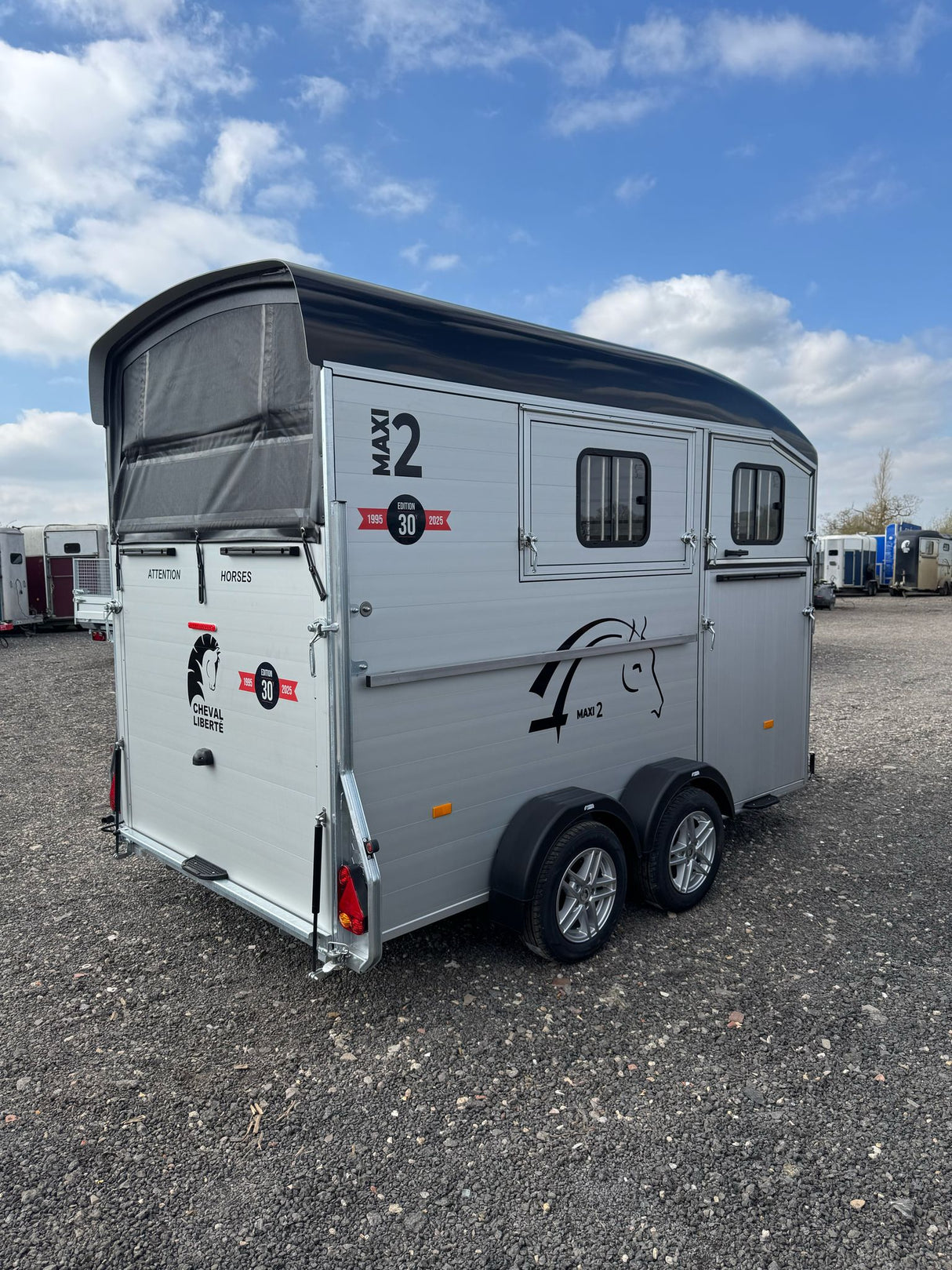 Cheval Liberte MAXI 2 Diagonal Loading Large Double Horse Trailer Herringbone With Built-in Tack Room
