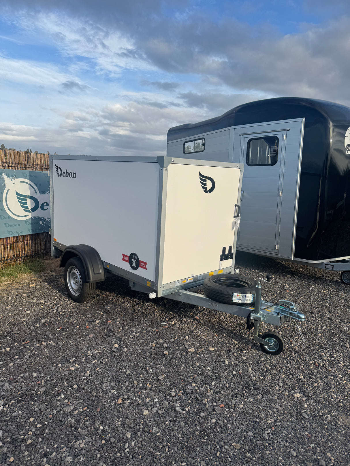 Debon Roadster C220 Box Trailer