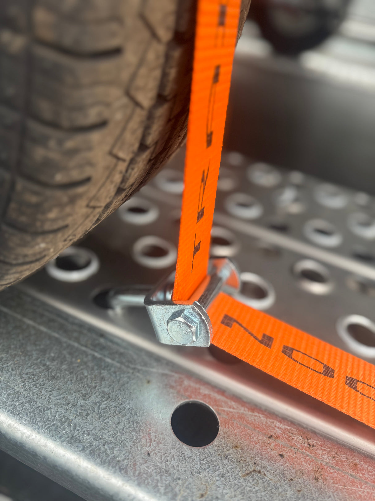 Sleeved Over Wheel Ratchet Strap With Swivel Hooks 3.5M x 50mm Strap Car Recovery Transports Straps