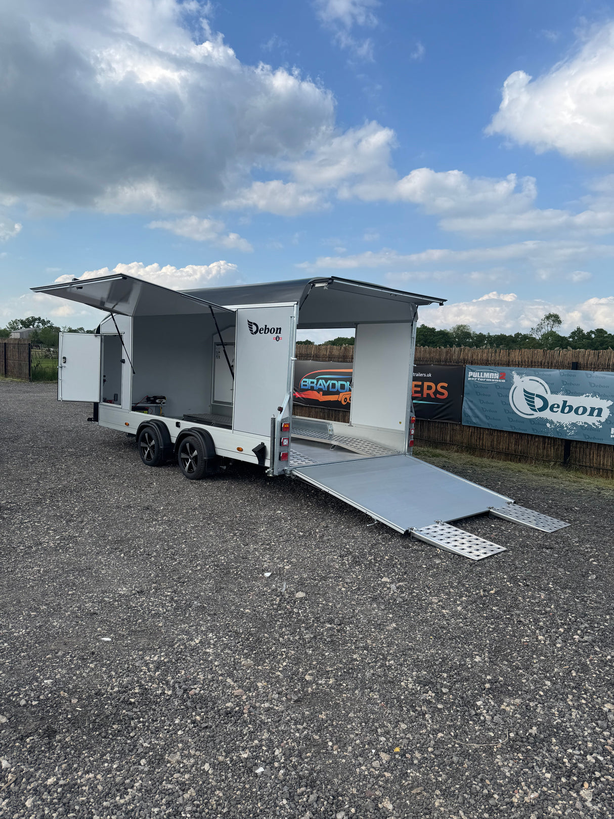 Debon Roadster C1000 Box Van Enclosed Vehicle Car Transporter Trailer 5.0m x 2.0m 3500Kg