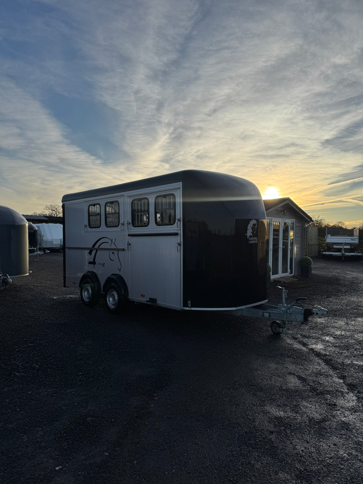 SOLD Cheval Liberte Maxi 4 Optimax Diagonal Loading Large Horse Trailer Herringbone With Tack Room