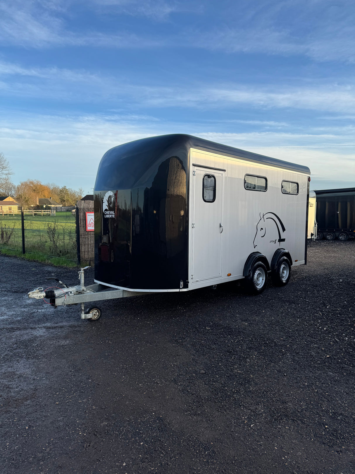 SOLD Cheval Liberte Maxi 4 Optimax Diagonal Loading Large Horse Trailer Herringbone With Tack Room