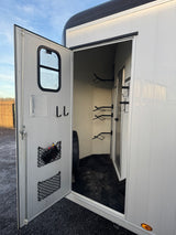 SOLD Cheval Liberte Maxi 4 Optimax Diagonal Loading Large Horse Trailer Herringbone With Tack Room