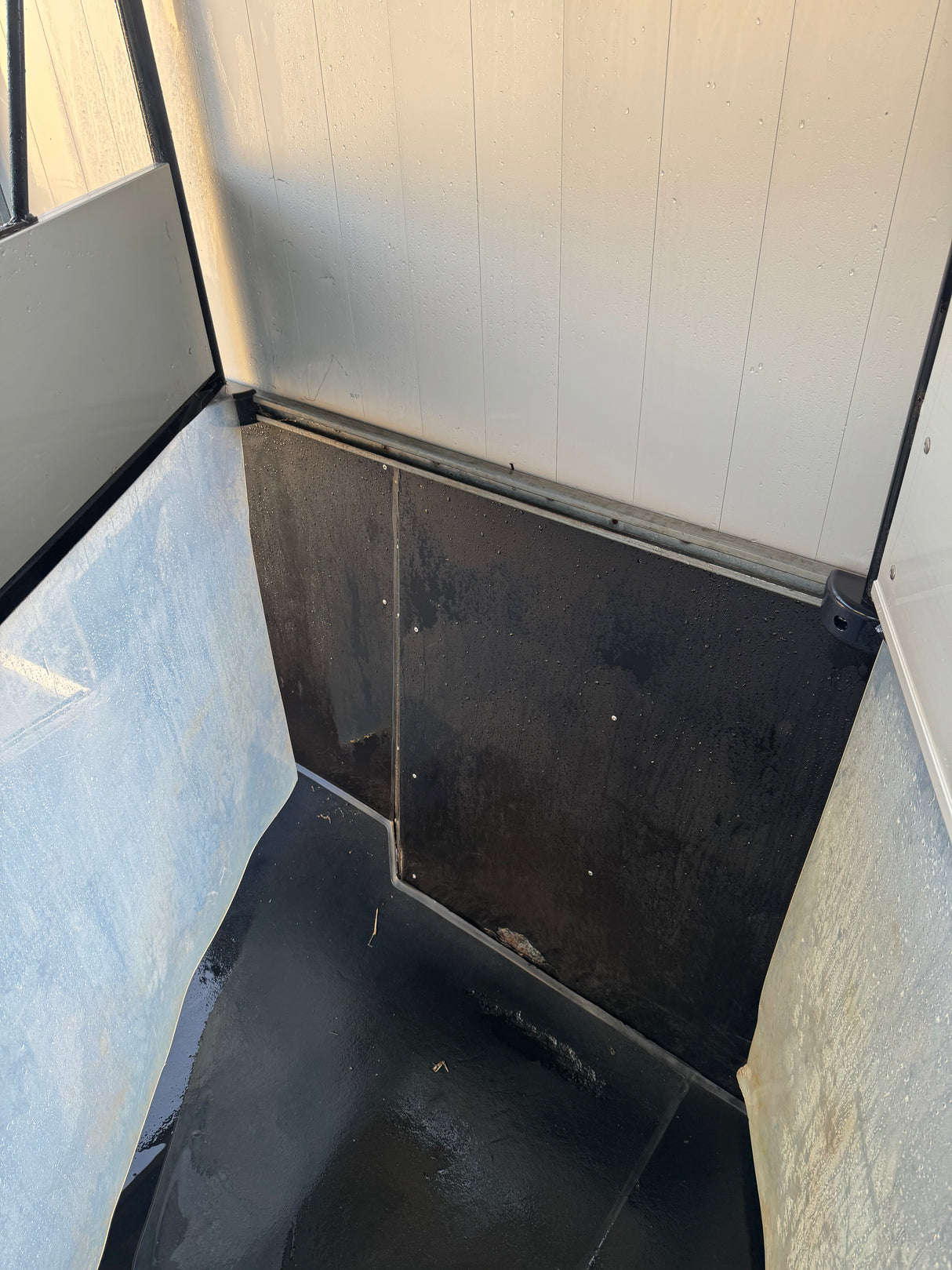 SOLD Cheval Liberte Maxi 4 Optimax Diagonal Loading Large Horse Trailer Herringbone With Tack Room