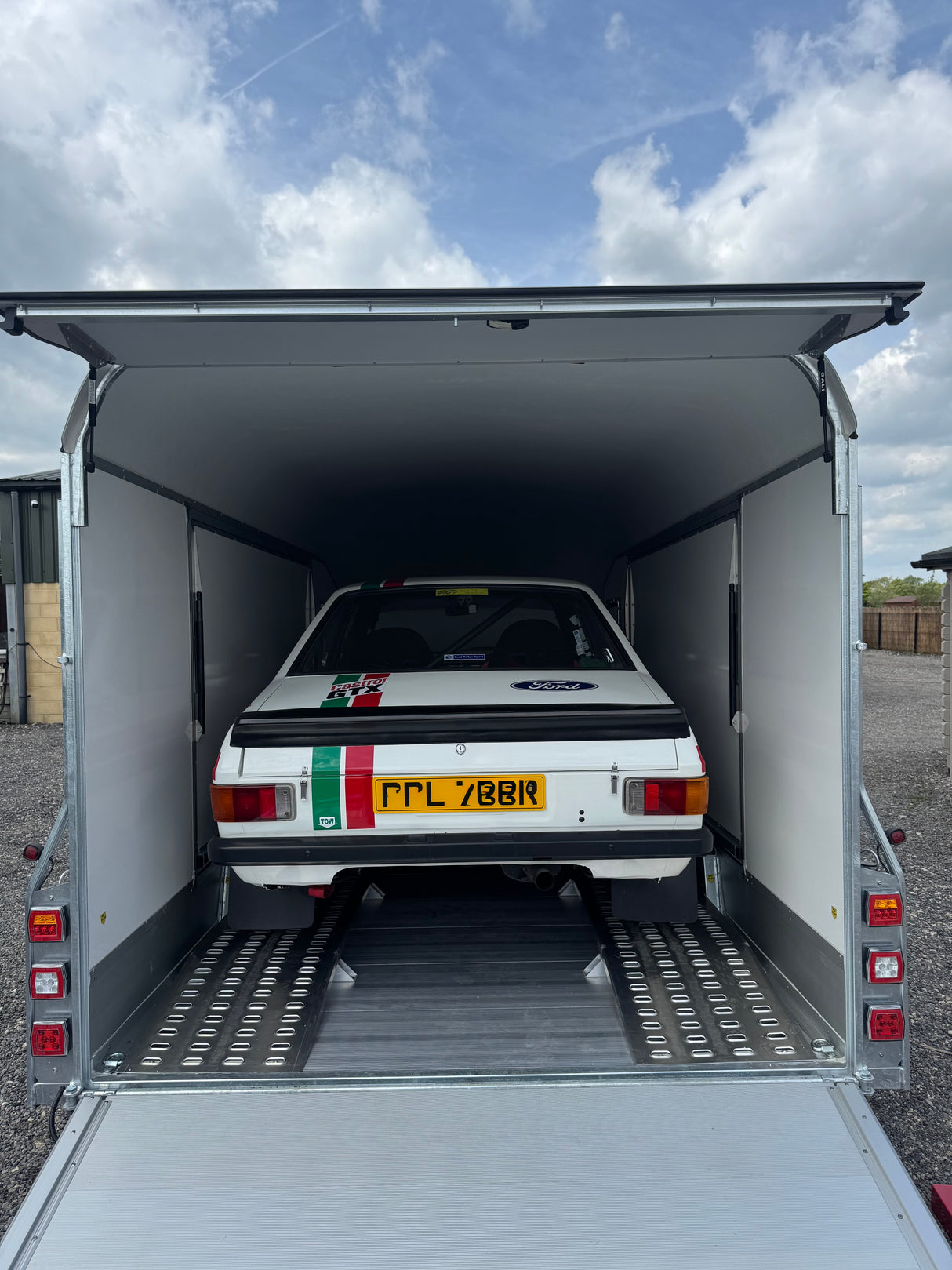 Debon Roadster C1000 Box Van Enclosed Vehicle Car Transporter Trailer 5.0m x 2.0m 3500Kg