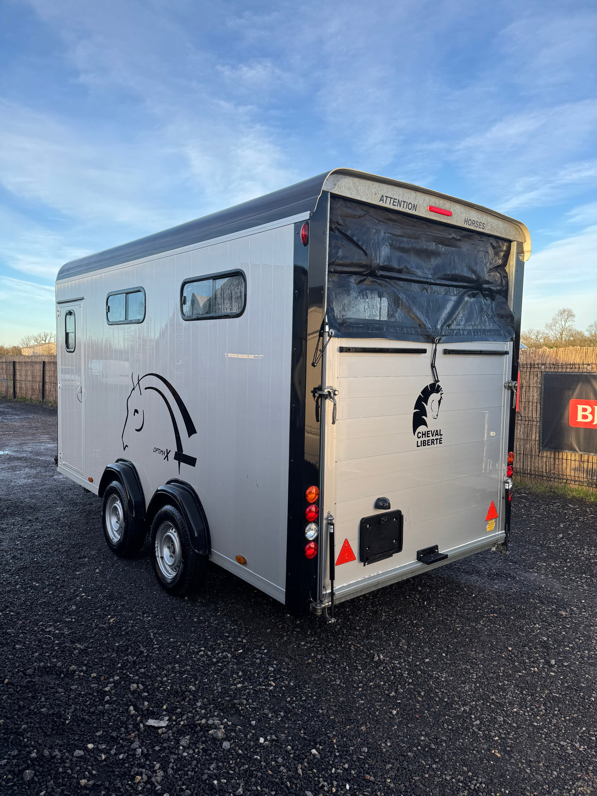 SOLD Cheval Liberte Maxi 4 Optimax Diagonal Loading Large Horse Trailer Herringbone With Tack Room