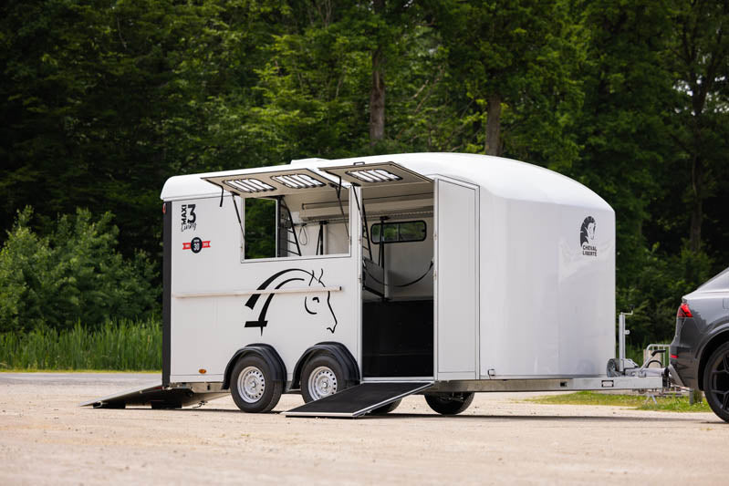 Cheval Liberte MAXI Living Iconic Diagonal Loading Large Horse Trailer Herringbone