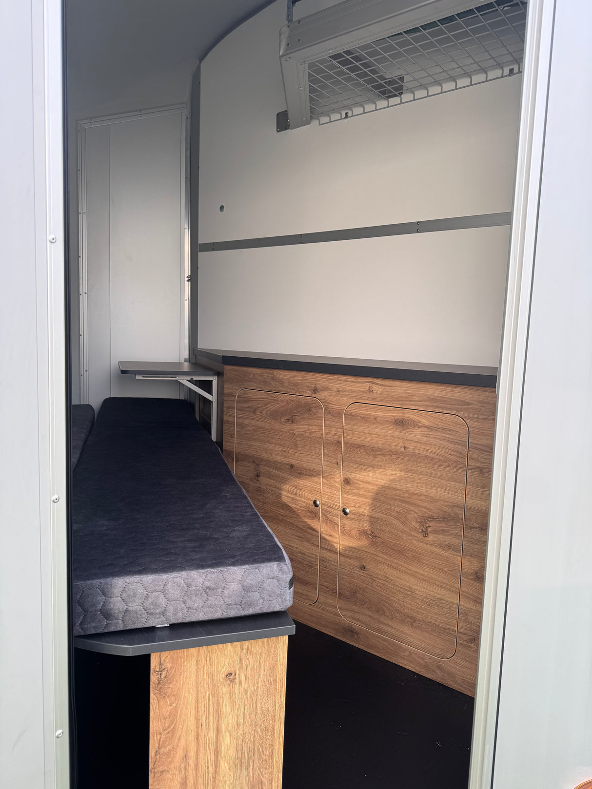 Cheval Liberte MAXI Living Signature Diagonal Loading Large Horse Trailer Herringbone