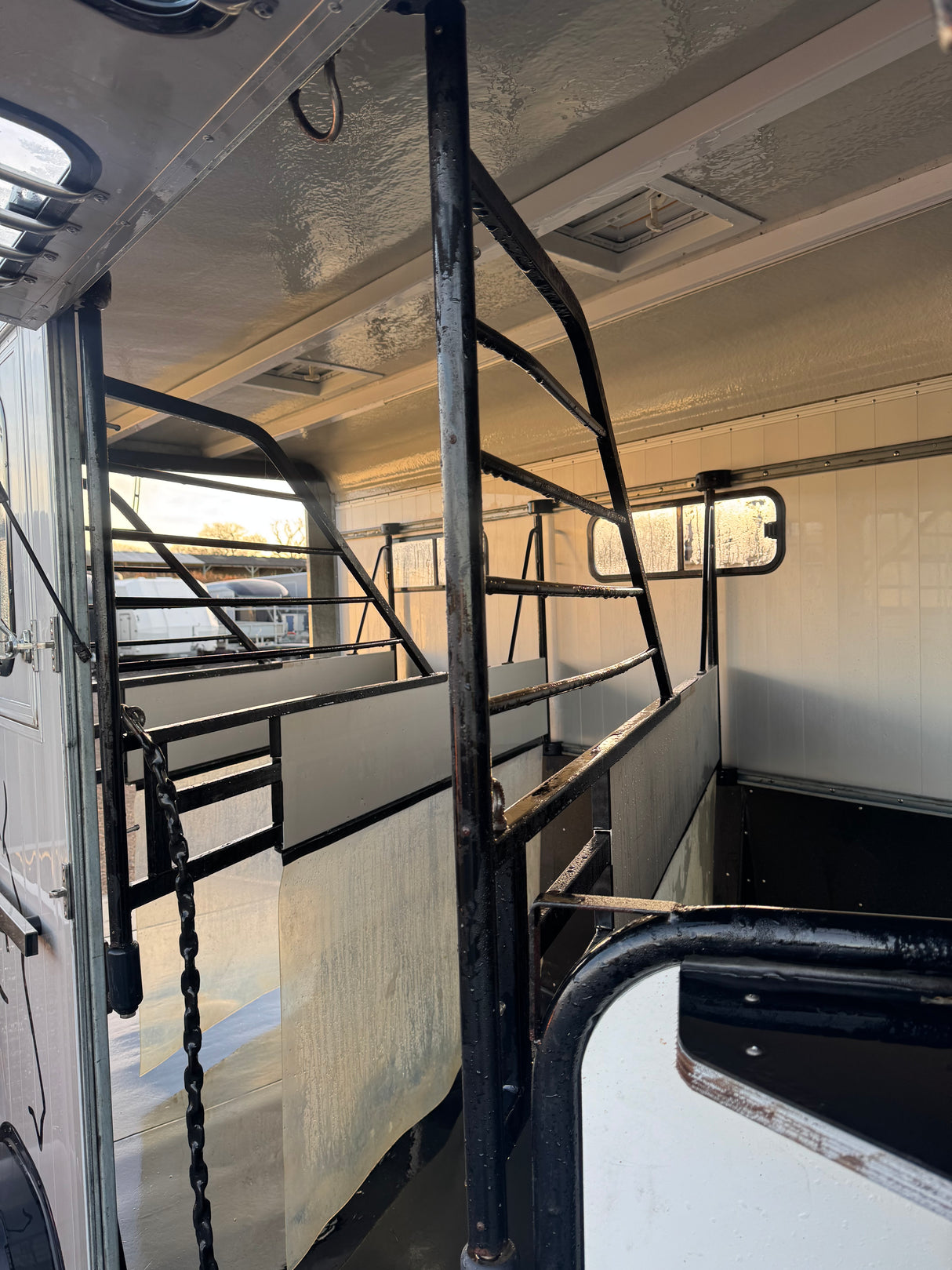 SOLD Cheval Liberte Maxi 4 Optimax Diagonal Loading Large Horse Trailer Herringbone With Tack Room