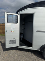Cheval Liberte MAXI 2 Diagonal Loading Large Double Horse Trailer Herringbone With Built-in Tack Room