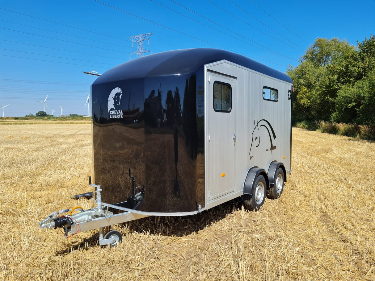 Cheval Liberte MAXI 3 Diagonal Loading Large Horse Trailer Herringbone With Built-in Tack Room
