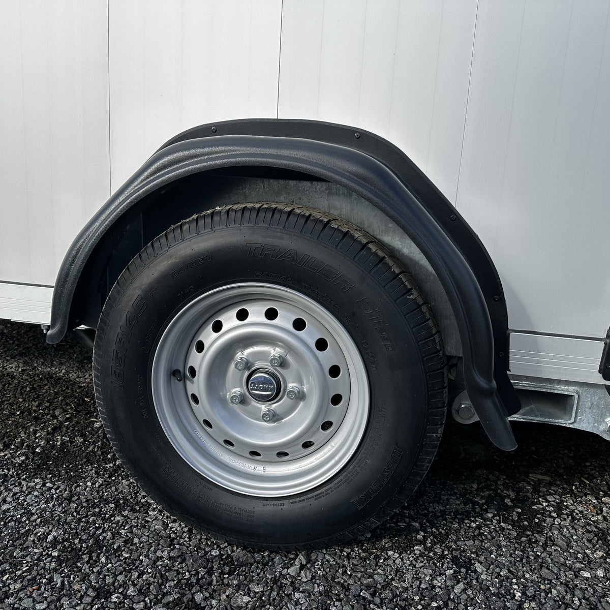 Left Side Plastic Mudguard for Maxi Trailers – CZ000952